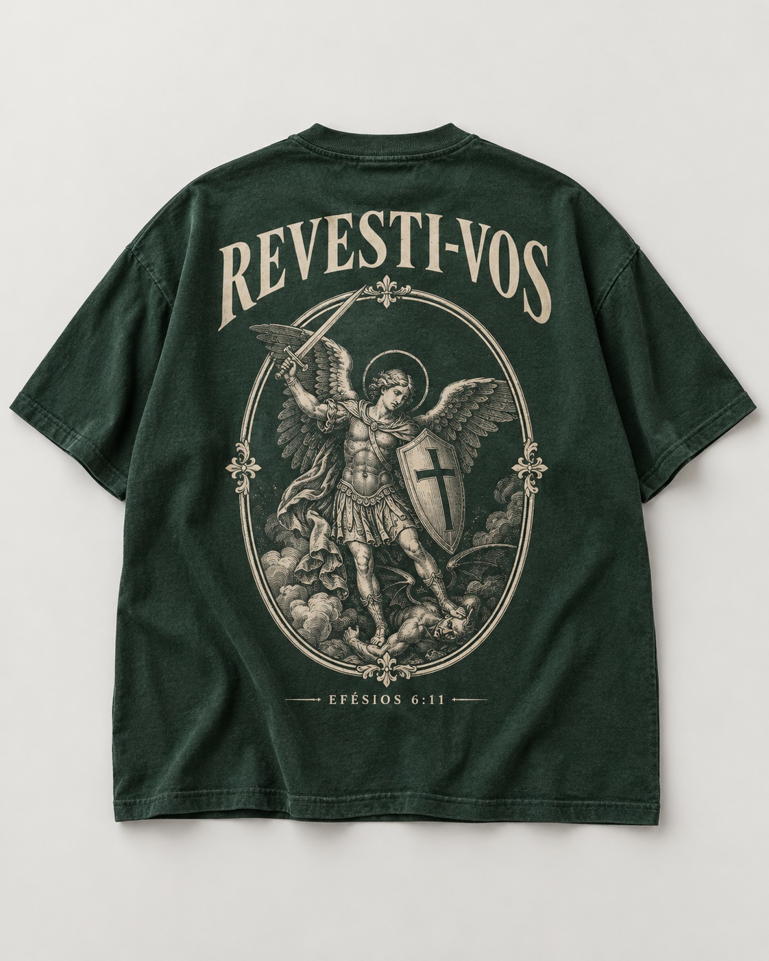 Detalhe da camiseta conceitual Revesti-vos em verde profundo